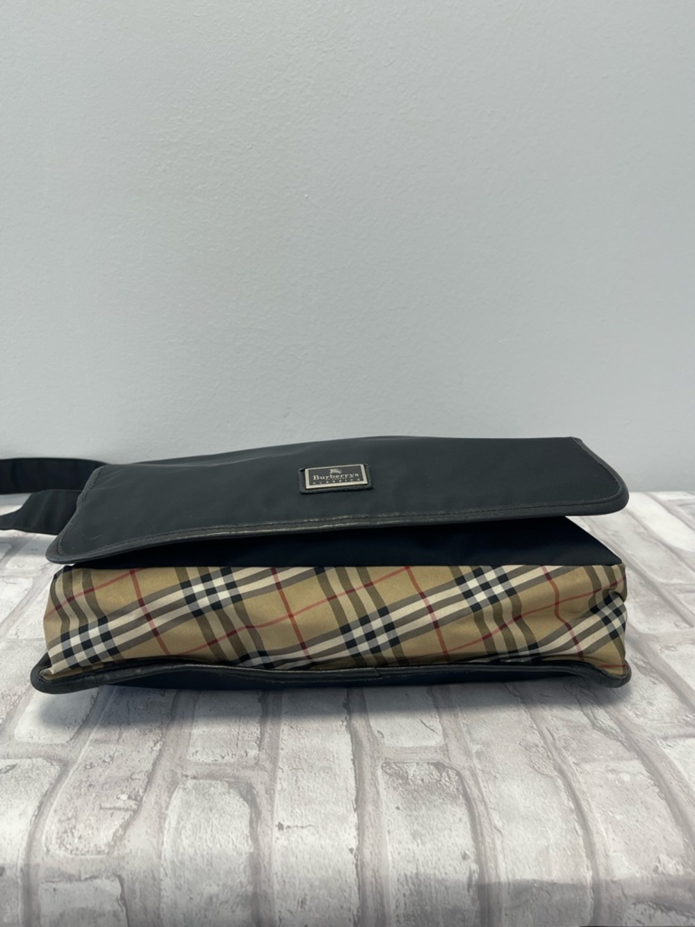 Burberry Vintage Nova Check Nylon/Leather Messenger Bag - Preowned - Picture 10 of 16